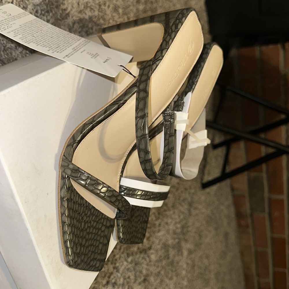 Heels - Picture 6 of 7